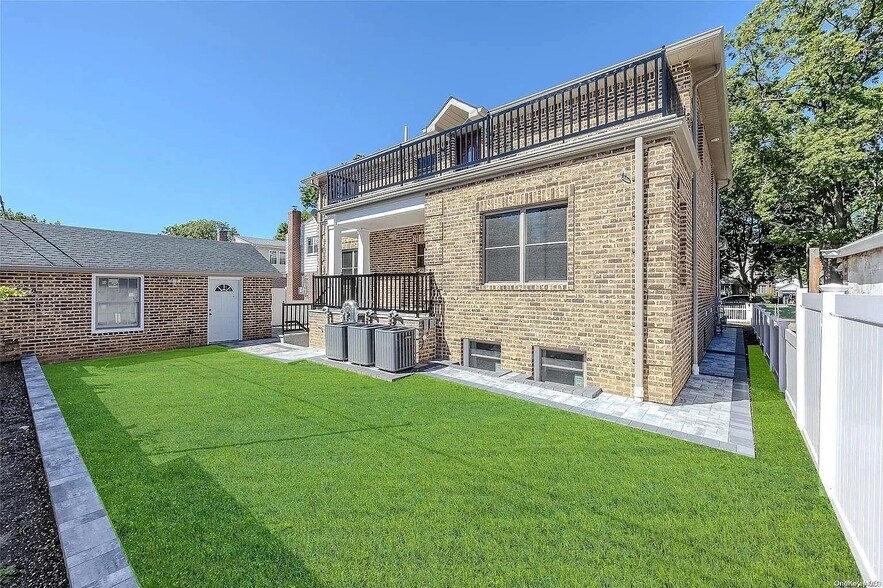 Building Photo - 8631 Range St