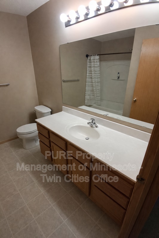 Building Photo - 18 Hope Cir