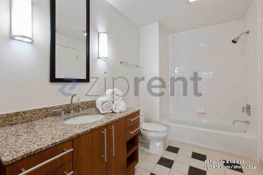 Building Photo - Unit 302
