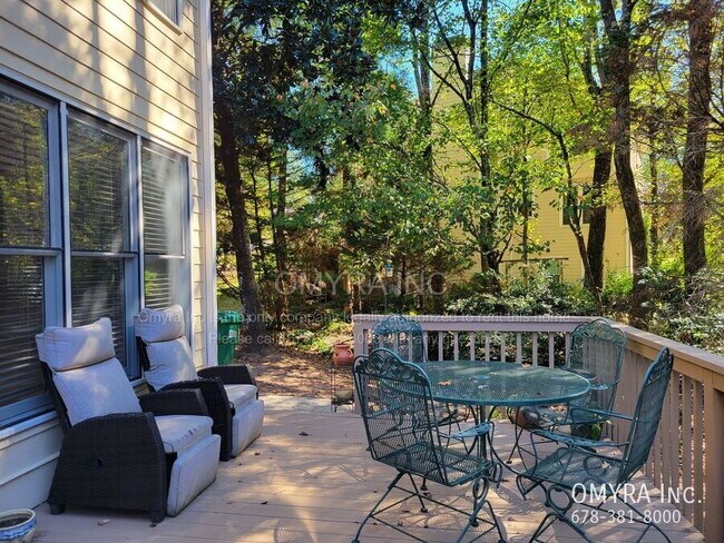 Building Photo - Gorgeous 5 Bedroom House in Peachtree Corn...