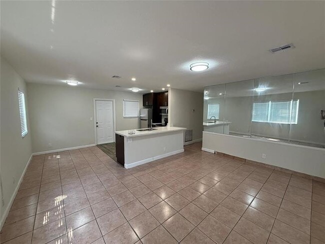Primary Photo - 640 SW 28th Dr