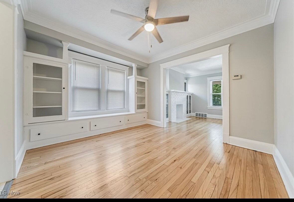 Building Photo - 2206 Lewis Dr