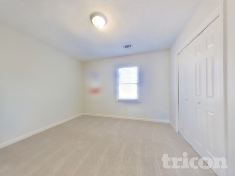 Building Photo - 117 Jay Wood Dr