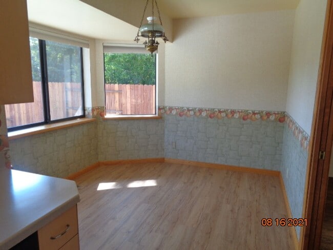 Building Photo - 960 Monique Way