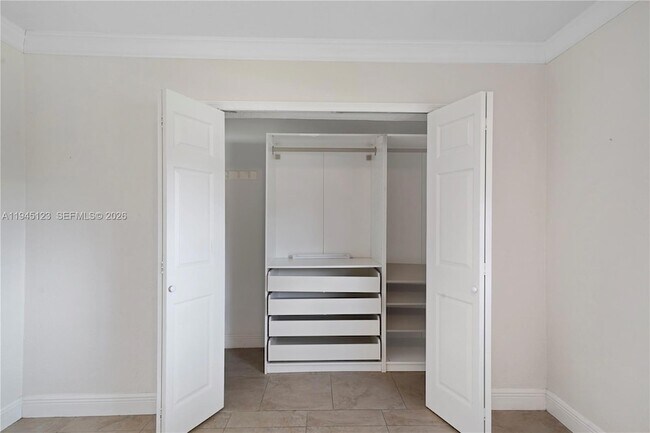 Building Photo - 9312 SW 40th Terrace