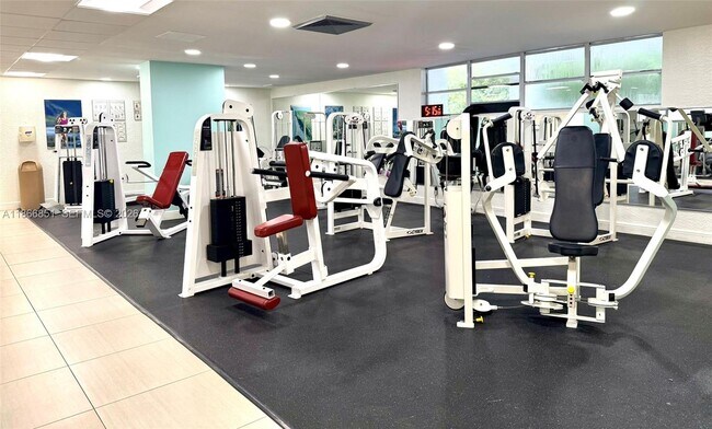 Building Photo - 400 Leslie Dr