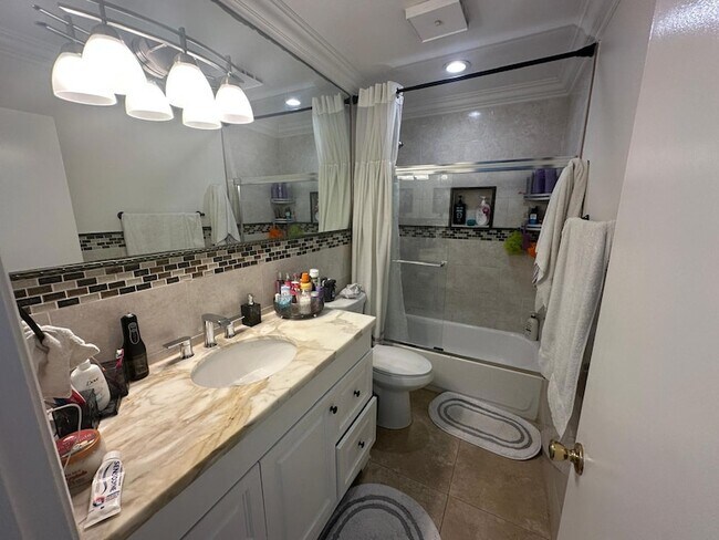 Building Photo - 3801 Inlet Cir