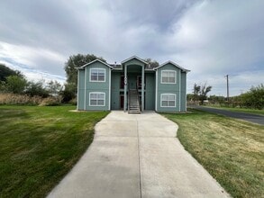 Building Photo - 2 bed 1 bath near NNU and close to downtow...