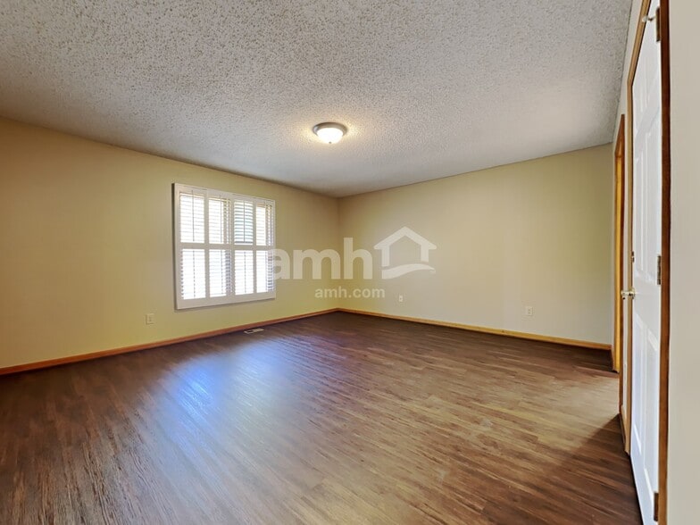 Building Photo - 110 Justin Pl