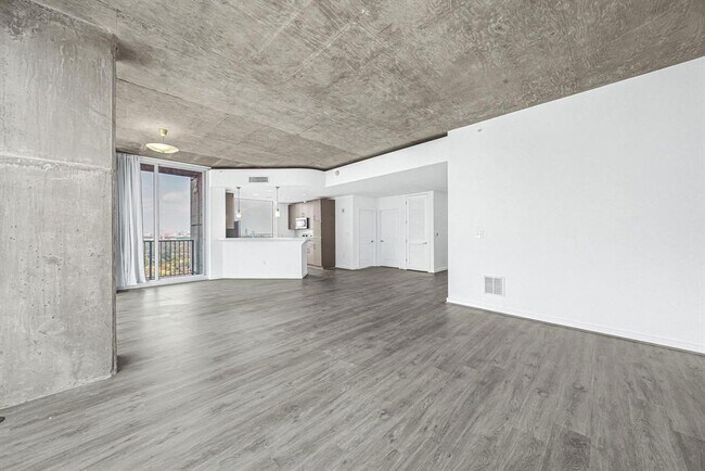 Building Photo - 5925 Almeda Rd