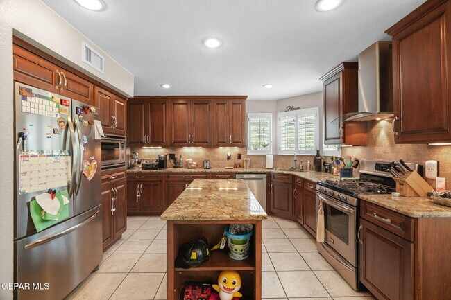 Building Photo - 6052 Bandolero Dr