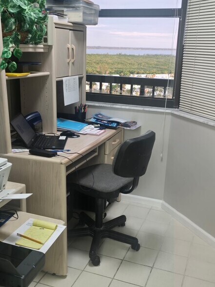 Building Photo - 9500 S Ocean Dr