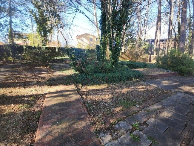 Building Photo - 2337 Pebble Rock E