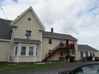 Building Photo - Plaistow Remodeled Victorian 3 Bedroom Apa...