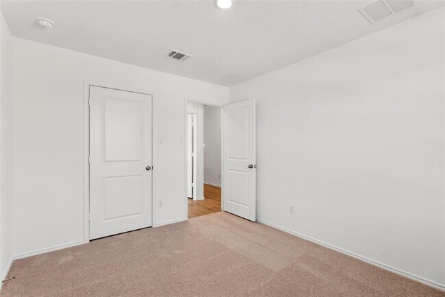 Building Photo - 625 Waterway Ave