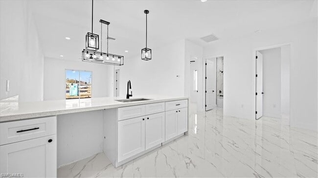 Building Photo - 1009 NE 15th Ln