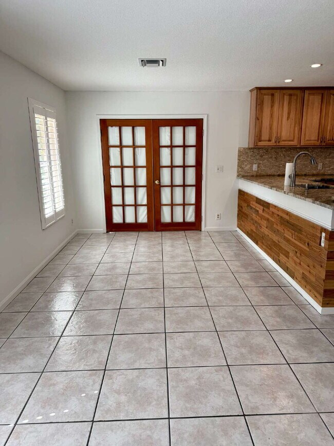 Building Photo - 147 Sunflower Cir