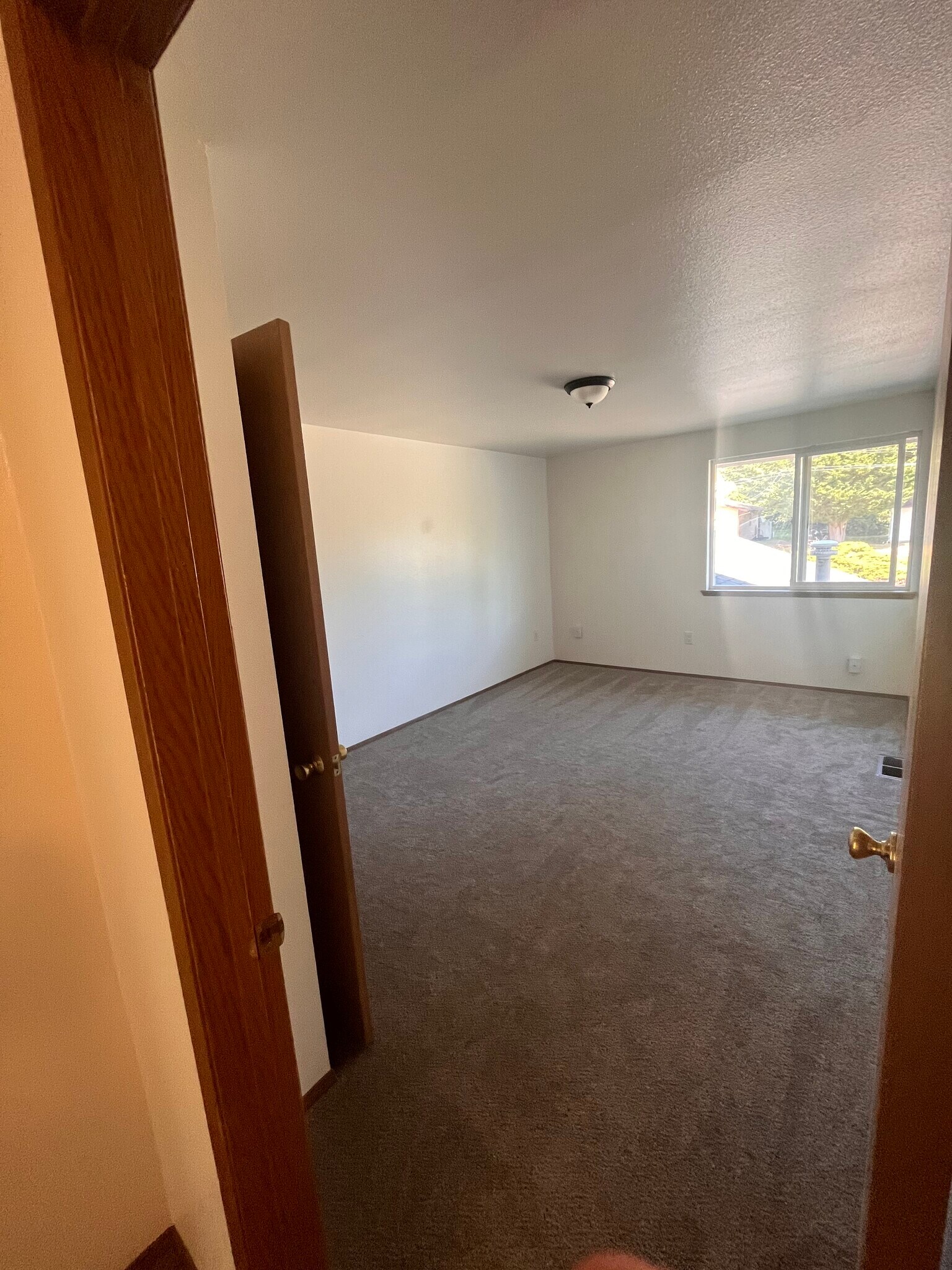 Building Photo - 3809 Maple Ave