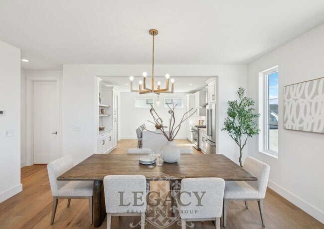 Building Photo - 1019 12th Ave N