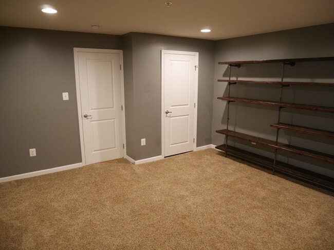 Building Photo - Gorgeous Townhome Located at Preserves at ...