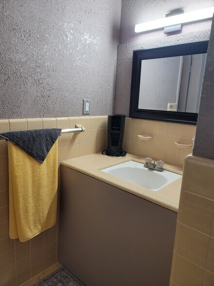 Building Photo - 5321 NE 29th St