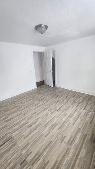 Building Photo - 33 Day St