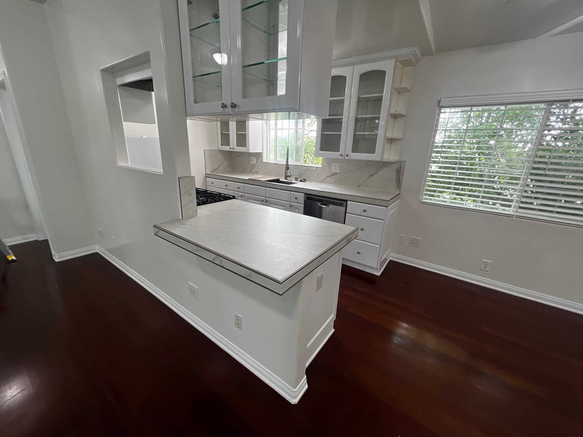 Building Photo - 323 S Francisca Ave