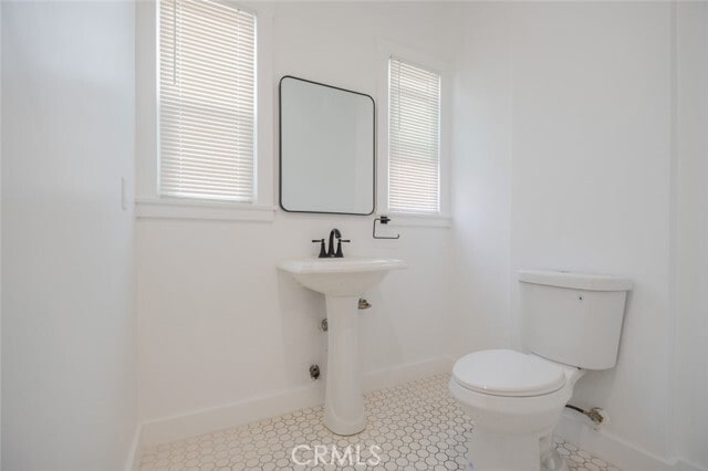 Building Photo - 418 N Hill Ave