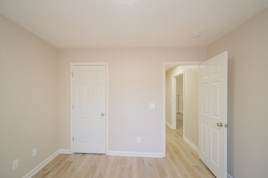 Building Photo - 775 Pebble Blvd
