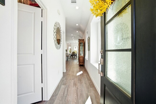Building Photo - 1409 Northwood Blf Ln