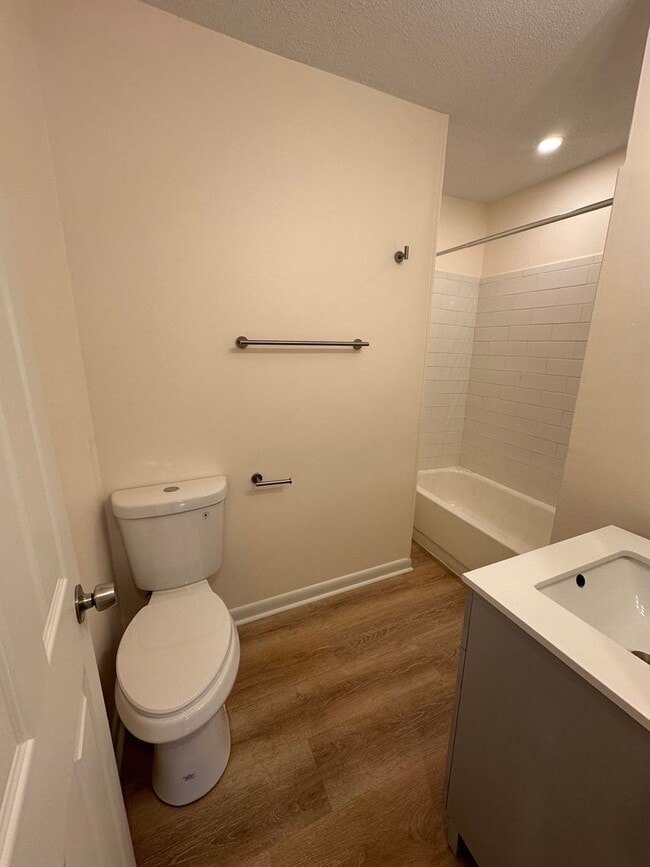 Building Photo - 3 BED | 2 BATH | TWO CAR GARAGE | LARGE FRONT AND BACK YARDS | AVAILABLE NOW