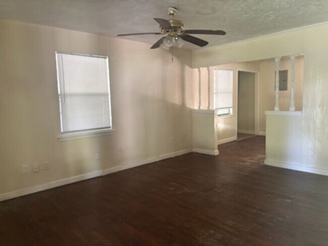 Building Photo - 5076 London Ln