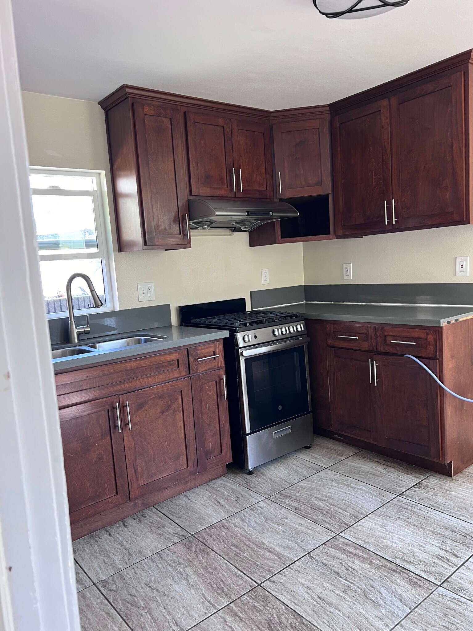 Building Photo - 2512 E 3rd St