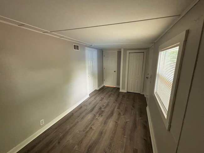 Building Photo - 2 bed 1 bath