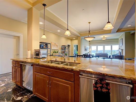 Building Photo - "Spacious 2-Bed, 3-Bath Sanctuary in Tacoma's Heart – 3,243 Sq Ft of Luxury Living!"