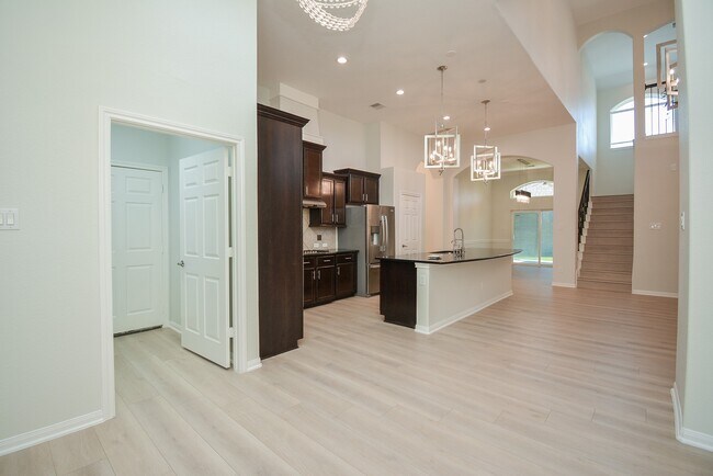 Building Photo - 6403 Edinburgh Ct