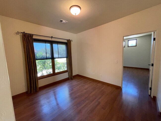 Building Photo - Gorgeous Wine Country 3 Bedroom 2 Bath Sin...