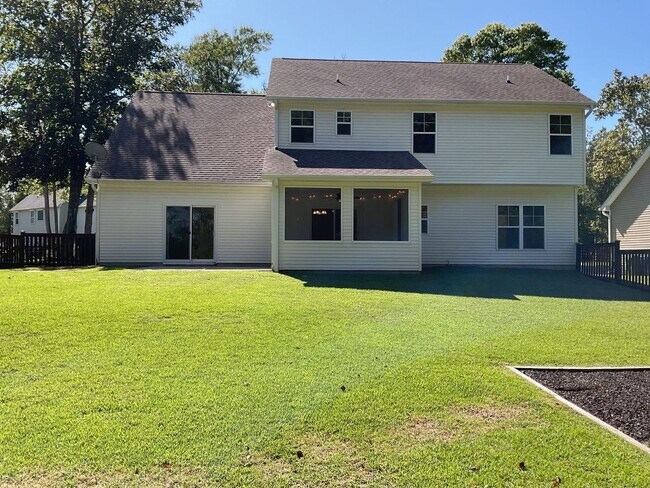 Building Photo - 4 Bedroom 2.5 Bathroom located in Old Mill...