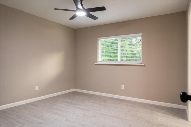 Building Photo - 10 N Wavy Oak Cir