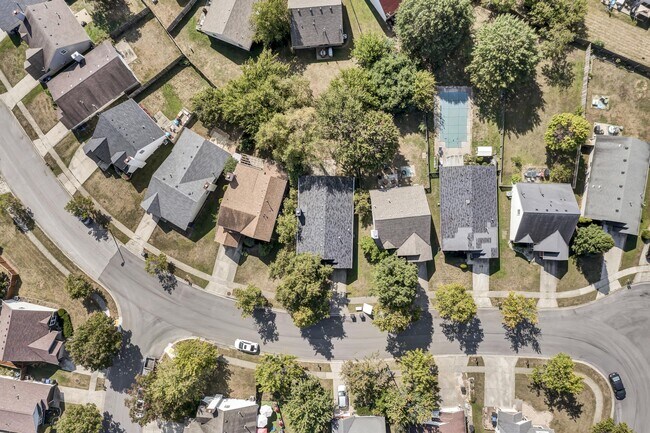 Building Photo - 1201 Red Stone Dr