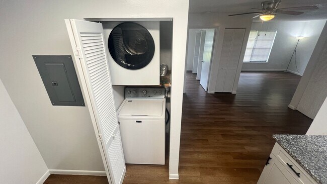 Building Photo - 2/2 Quiet and Cozy Palm Bay Unit AVAILABLE NOW! - $300 DISCOUNT AVAILABLE!