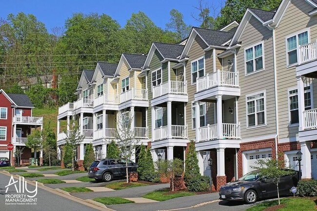 Building Photo - 1610 Kempton Pl