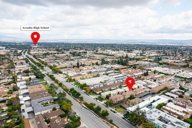 Building Photo - Three bedroom condo for lease in Arcadia