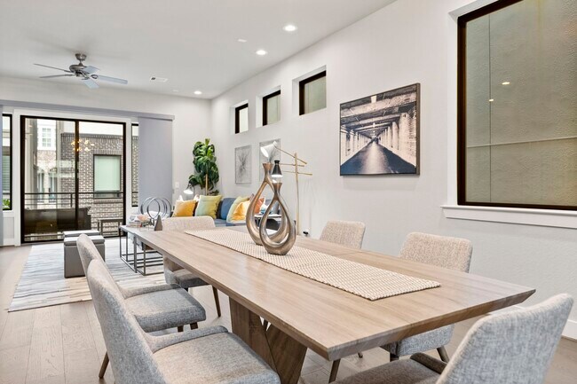 Building Photo - 4227 Allen St