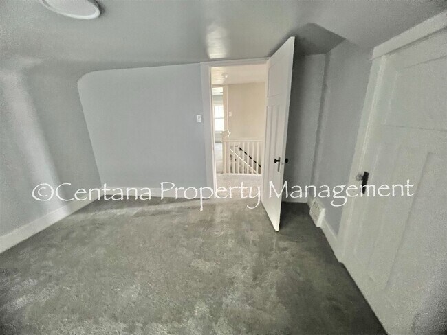 Building Photo - 1320 W Gold St