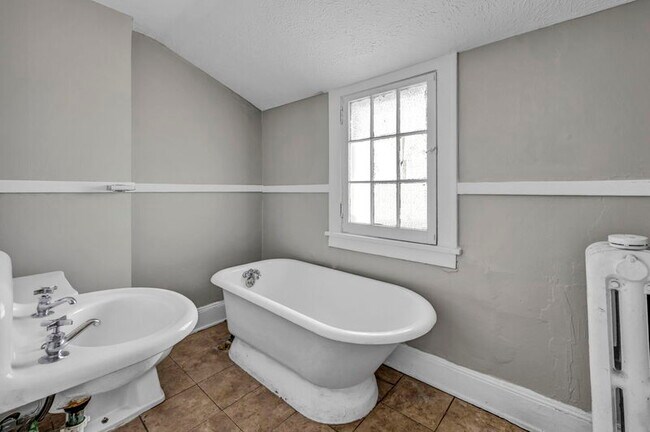 Building Photo - 1724 Preyer Ave