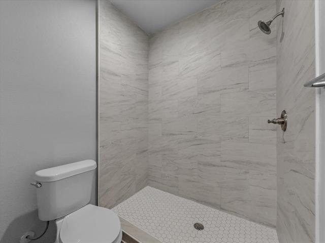 Building Photo - 5 Bowling Ln