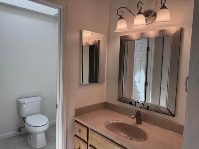 Building Photo - Move-in ready, Charming single level 4 bedroom, 2  bath home in San Ramon!