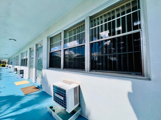 Building Photo - 364 Camden P