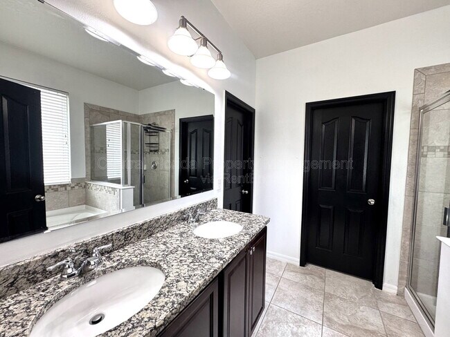 Building Photo - 11860 Thatcher Ave